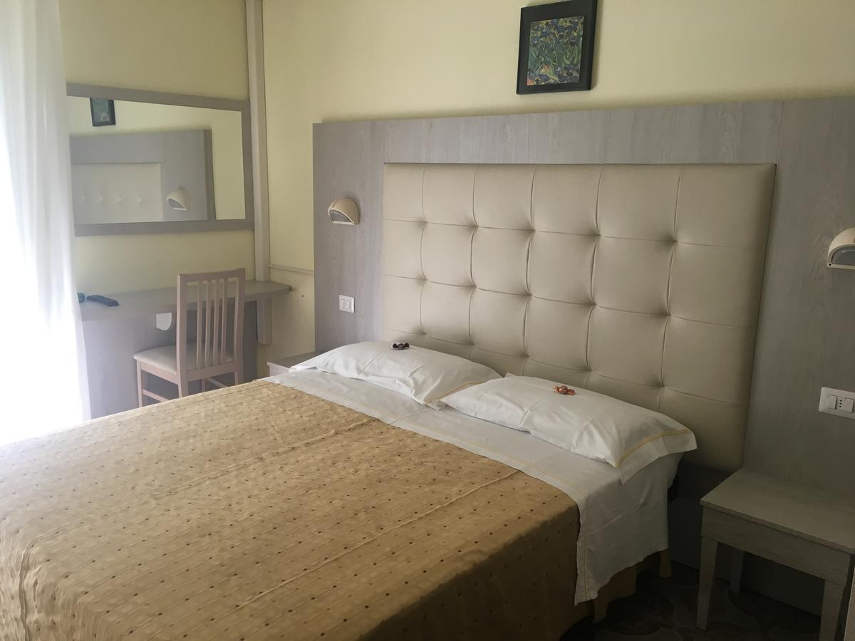 Hotel Laila Cesenatico Extérieur photo